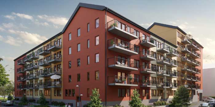 Illustration av ett rött flerbostadshus med balkonger sett från gatan