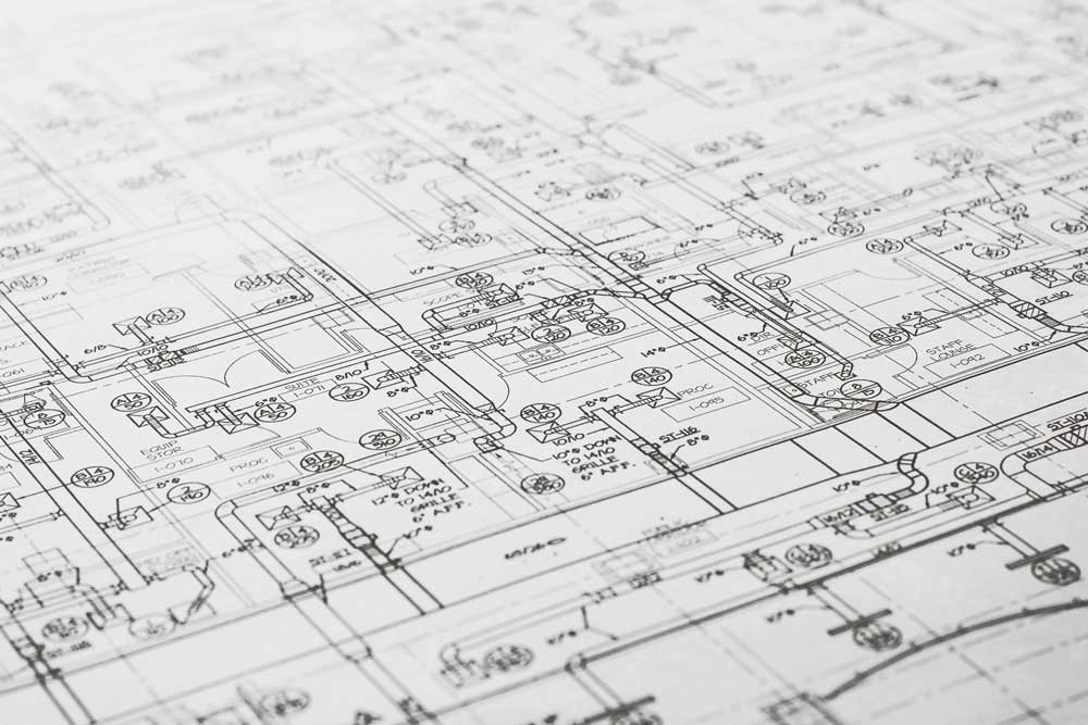 En professionell teknisk ritning som visar ett komplext VVS-system (ventilation, värme och sanitet) med luftkonditioneringsanläggning